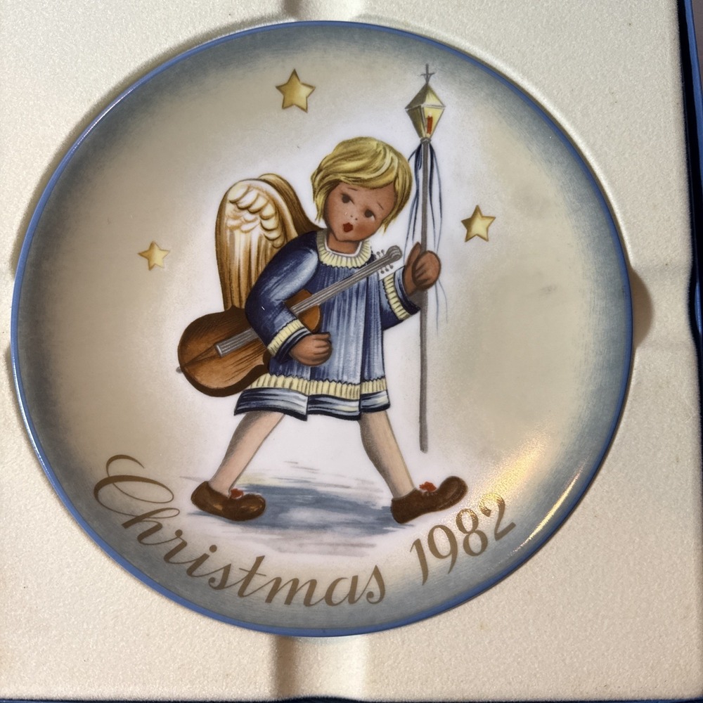 Schmid 1982 Christmas Plate Angelic Procession Berta Hummel Limited Edition